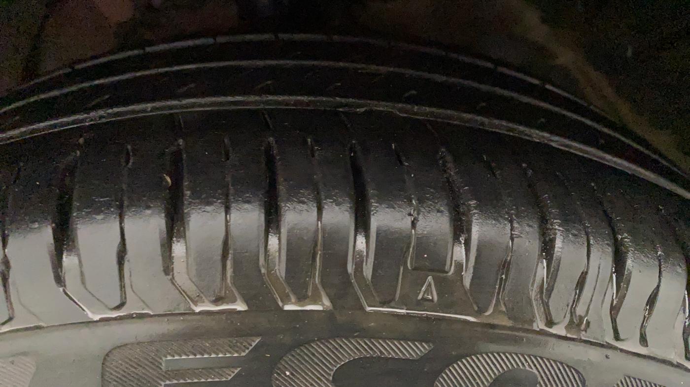 2015 Tata Bolt XMS REVOTRON, Petrol, Manual, 60,878 km, Right Front Tyre Tread
