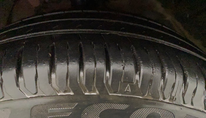 2015 Tata Bolt XMS REVOTRON, Petrol, Manual, 60,878 km, Right Front Tyre Tread