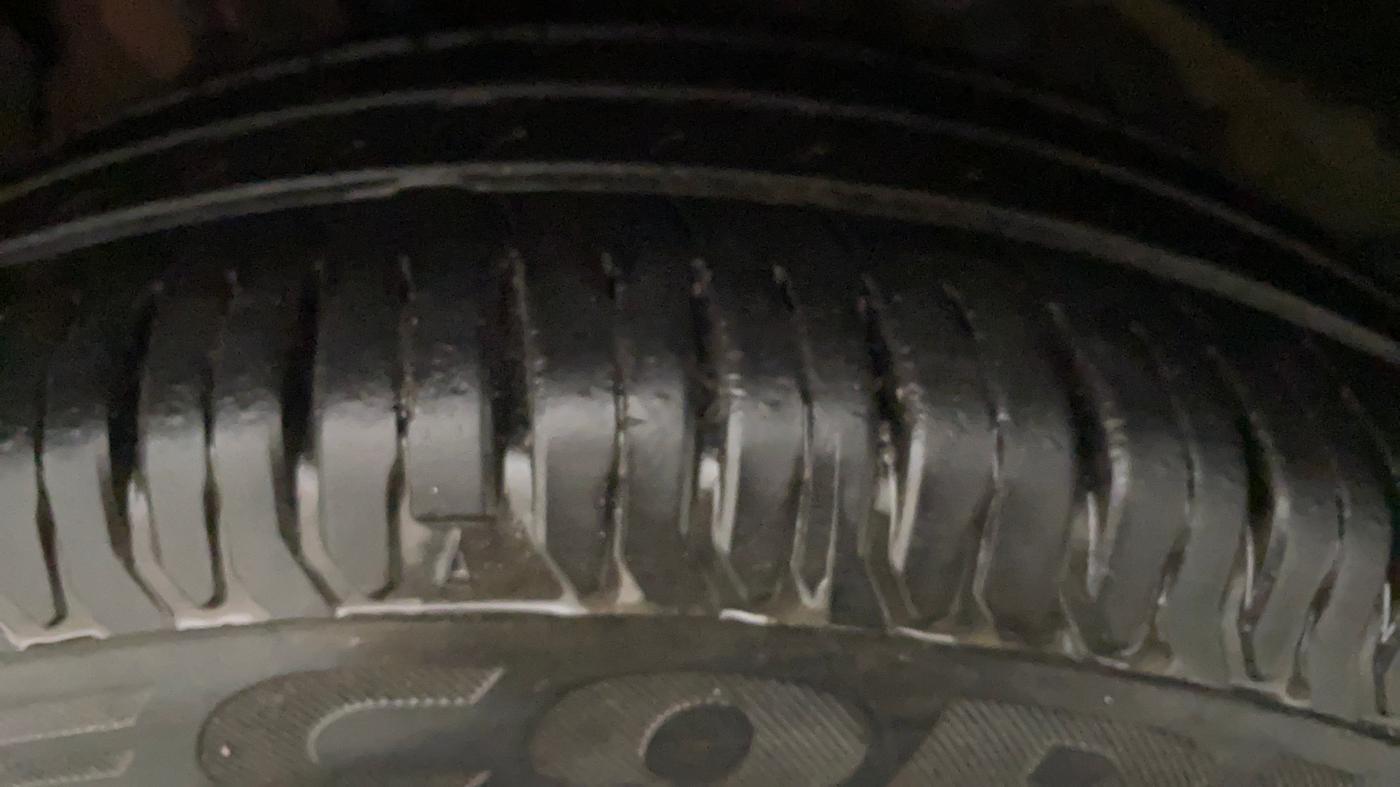 2015 Tata Bolt XMS REVOTRON, Petrol, Manual, 60,878 km, Left Front Tyre Tread