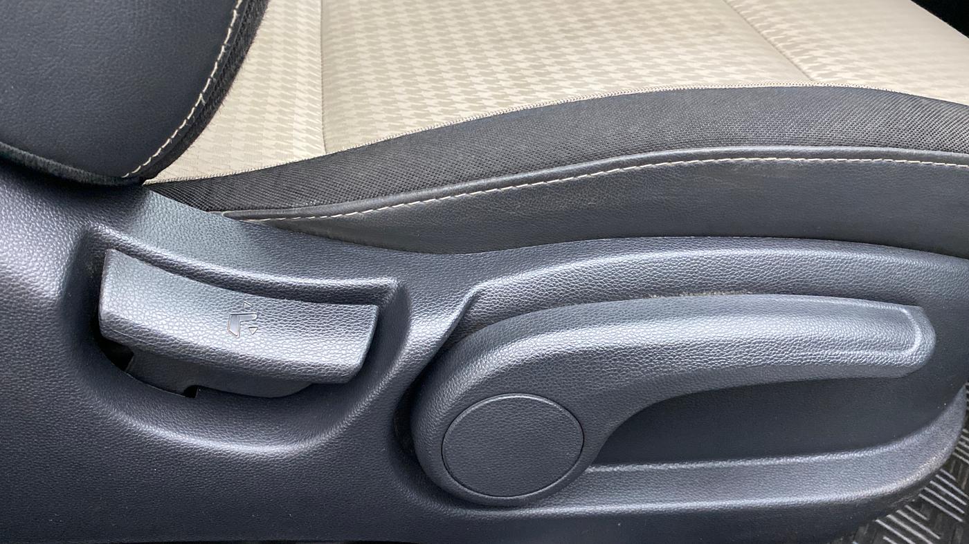 2019 Hyundai Elite i20 1.2 SPORTS PLUS VTVT, Petrol, Manual, 33,931 km, Driver Side Adjustment Panel