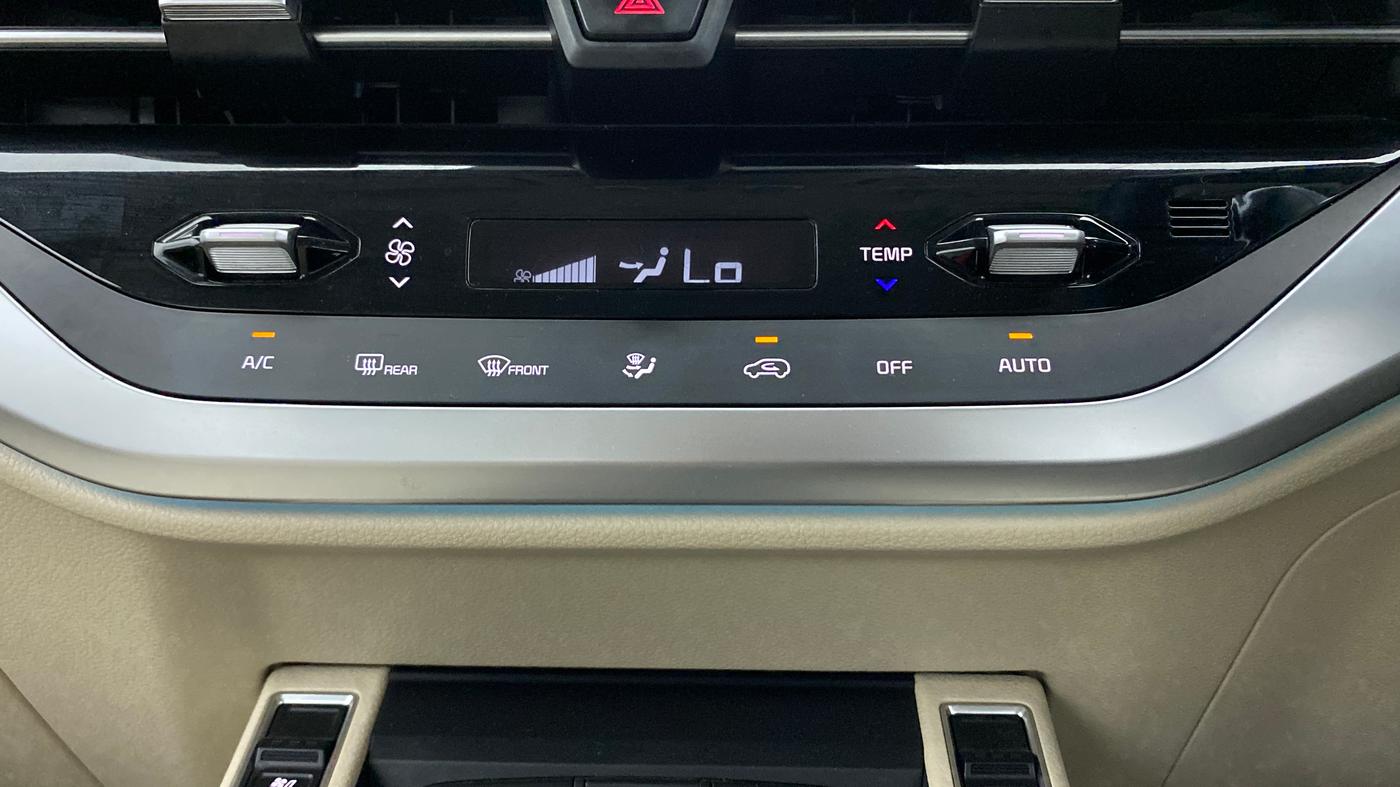 2022 KIA CARENS LUXURY PLUS 1.4G DCT 7STR, Petrol, Automatic, 9,648 km, Automatic Climate Control