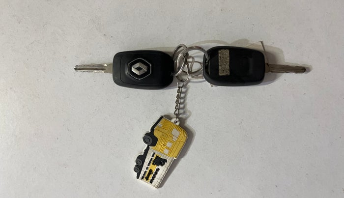 2020 Renault TRIBER RXL MT, Petrol, Manual, 59,676 km, Key Close Up