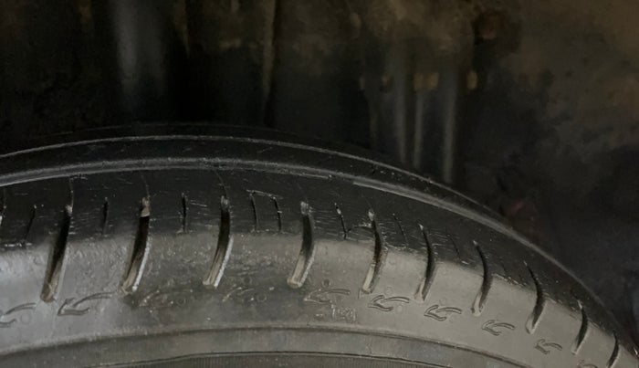 2020 Renault TRIBER RXL MT, Petrol, Manual, 59,676 km, Right Rear Tyre Tread