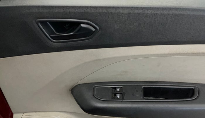 2020 Renault TRIBER RXL MT, Petrol, Manual, 59,676 km, Driver Side Door Panels Control