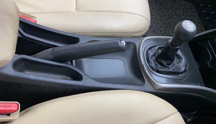 2016 Honda City 1.5L I-VTEC V MT, Petrol, Manual, 1,11,638 km, Gear Lever