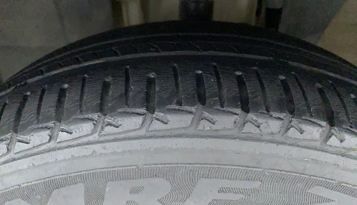 2020 Renault TRIBER RXZ, Petrol, Manual, 77,180 km, Left Front Tyre Tread
