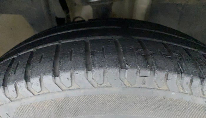 2020 Renault TRIBER RXZ, Petrol, Manual, 77,180 km, Right Front Tyre Tread