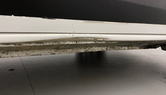 2020 Renault TRIBER RXZ, Petrol, Manual, 77,180 km, Right running board - Slightly dented