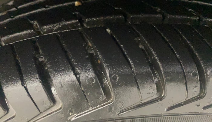 2018 Renault Kwid RXT 1.0 (O), Petrol, Manual, 29,574 km, Right Front Tyre Tread