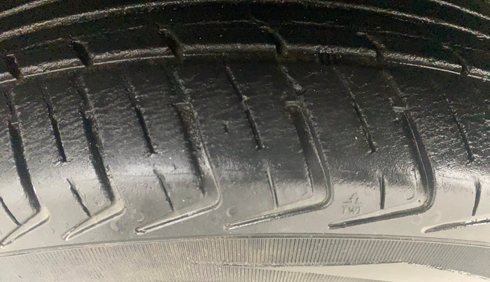 2018 Renault Kwid RXT 1.0 (O), Petrol, Manual, 29,574 km, Left Front Tyre Tread