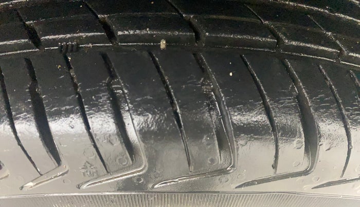 2018 Renault Kwid RXT 1.0 (O), Petrol, Manual, 29,574 km, Left Rear Tyre Tread