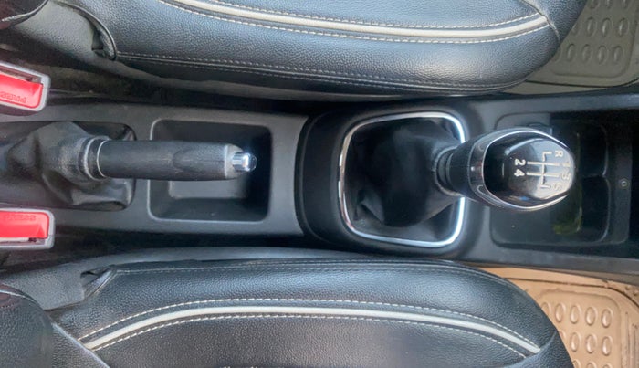 2018 Renault Kwid RXT 1.0 (O), Petrol, Manual, 29,574 km, Gear Lever