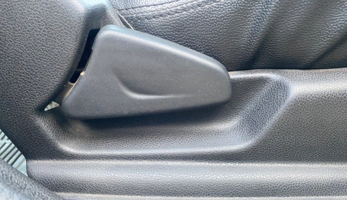 2018 Renault Kwid RXT 1.0 (O), Petrol, Manual, 29,574 km, Driver Side Adjustment Panel