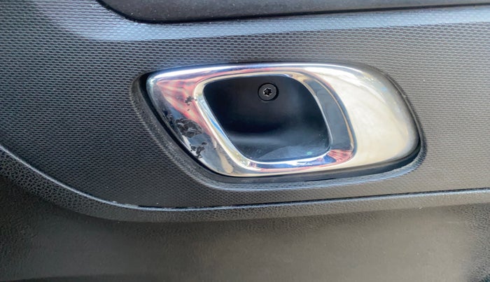 2018 Renault Kwid RXT 1.0 (O), Petrol, Manual, 29,574 km, Driver Side Door Panels Control