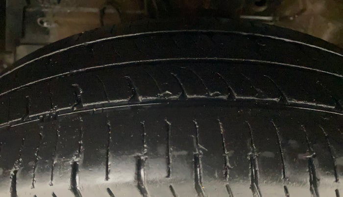 2017 Maruti Swift VDI ABS, Diesel, Manual, 1,22,160 km, Left Front Tyre Tread