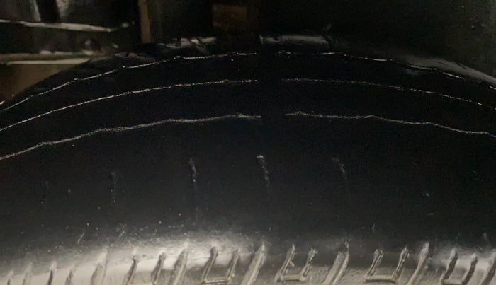 2017 Maruti Swift VDI ABS, Diesel, Manual, 1,22,160 km, Right Rear Tyre Tread