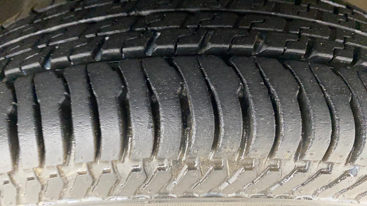 2016 Maruti Alto K10 VXI, Petrol, Manual, 27,435 km, Right Front Tyre Tread