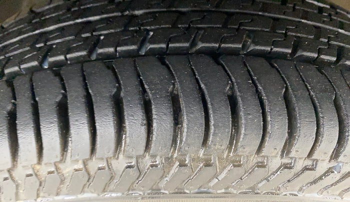 2016 Maruti Alto K10 VXI, Petrol, Manual, 27,372 km, Right Front Tyre Tread