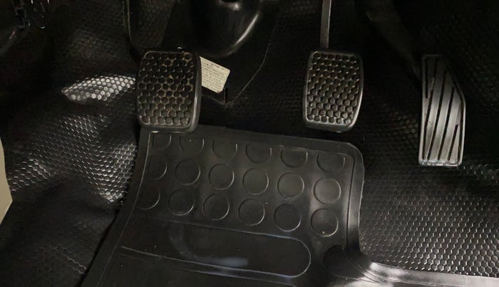 2016 Maruti Alto K10 VXI, Petrol, Manual, 27,372 km, Pedals