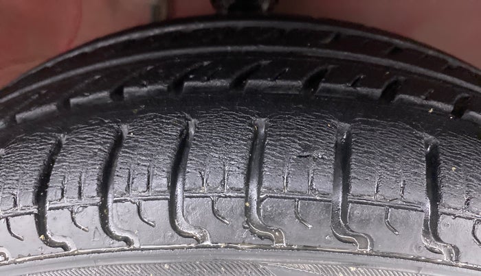 2010 Maruti Zen Estilo VXI, Petrol, Manual, 44,982 km, Right Front Tyre Tread