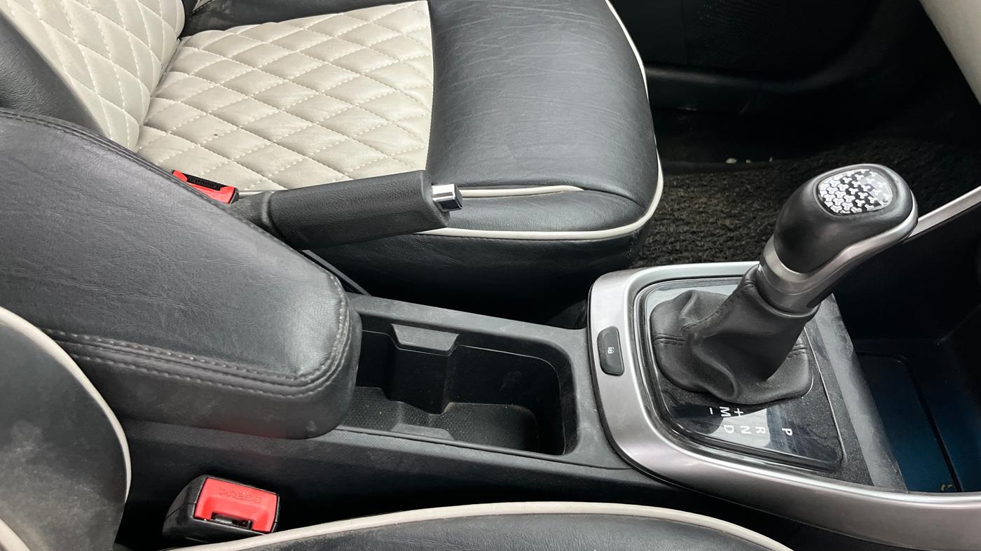 2023 Tata ALTROZ XZA, Petrol, Automatic, 50,540 km, Gear Lever