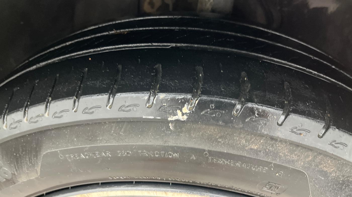 2023 Tata ALTROZ XZA, Petrol, Automatic, 50,540 km, Right Front Tyre Tread