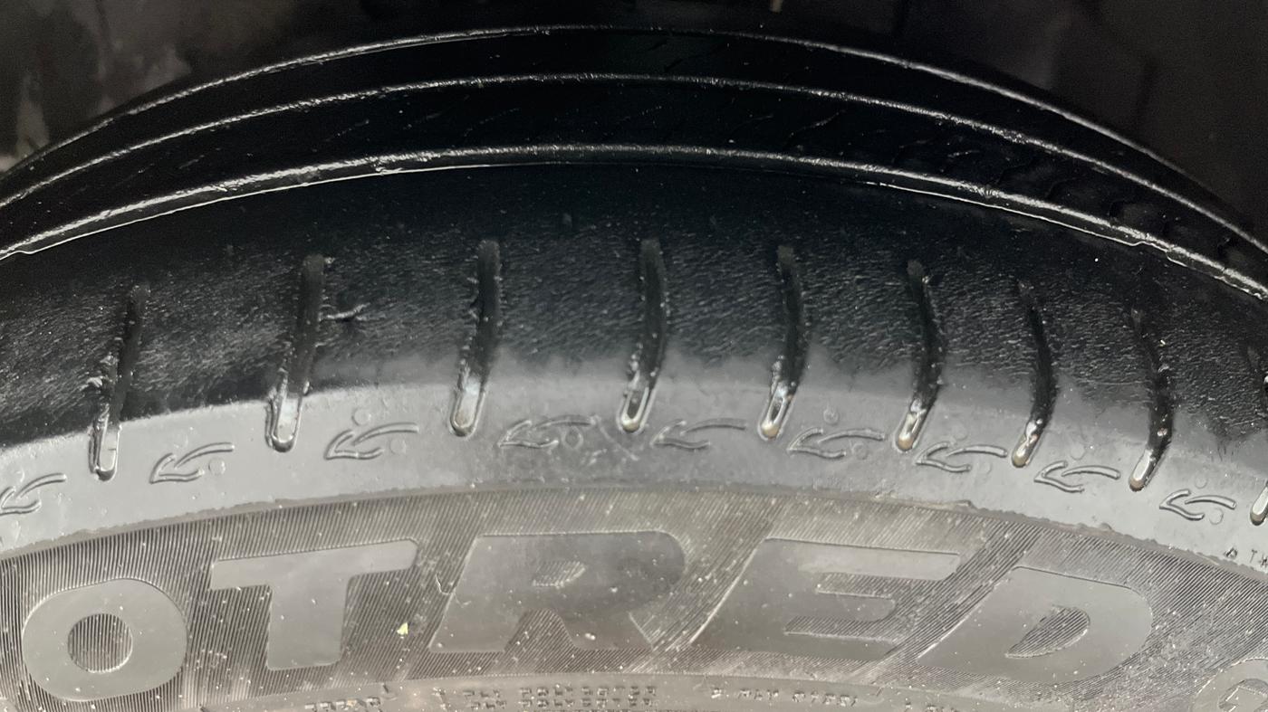 2023 Tata ALTROZ XZA, Petrol, Automatic, 50,540 km, Left Front Tyre Tread
