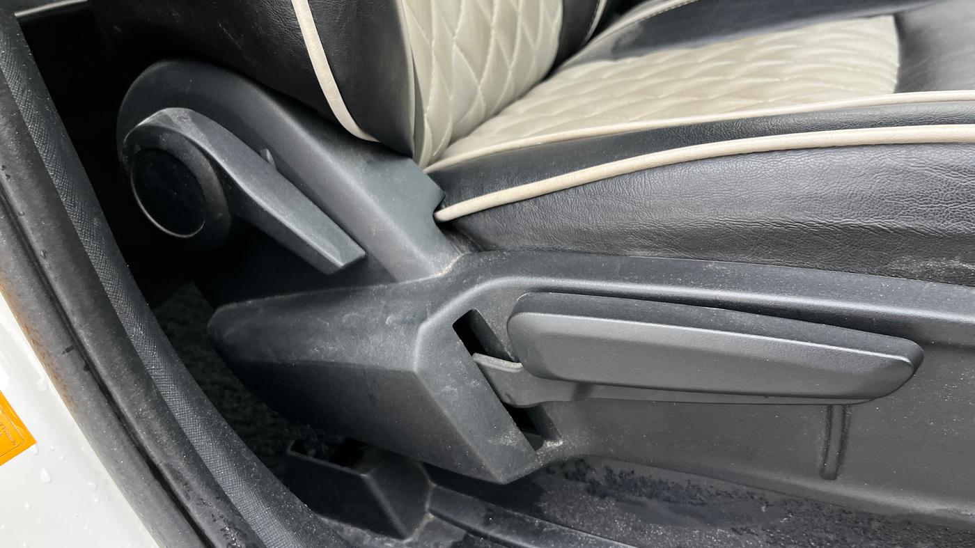 2023 Tata ALTROZ XZA, Petrol, Automatic, 50,540 km, Driver Side Adjustment Panel