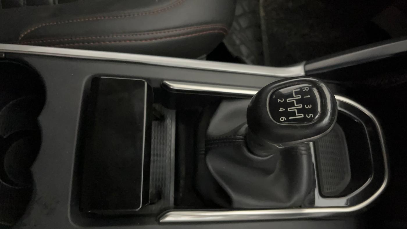 2022 Tata Safari XT PLUS, Diesel, Manual, 69,813 km, Gear Lever