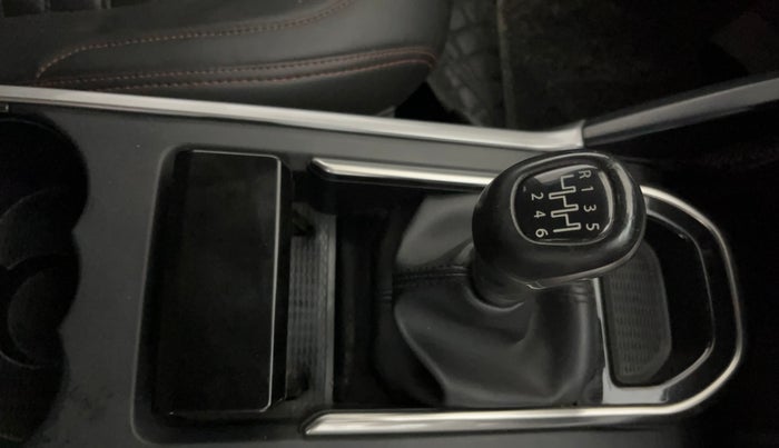 2022 Tata Safari XT PLUS, Diesel, Manual, 69,692 km, Gear Lever