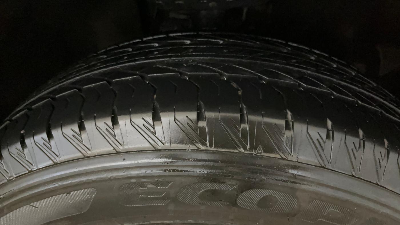 2022 Tata Safari XT PLUS, Diesel, Manual, 69,813 km, Right Front Tyre Tread