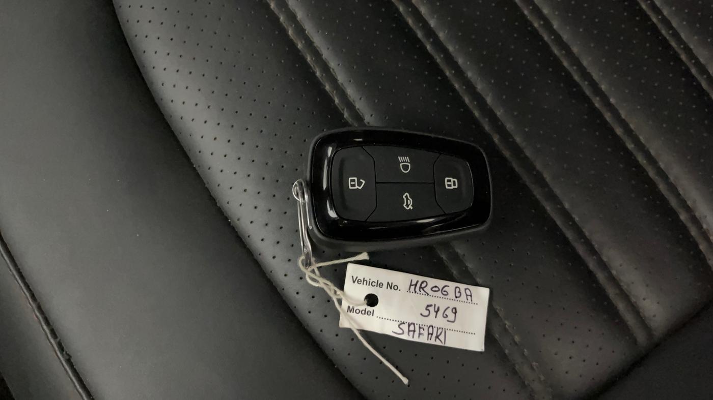 2022 Tata Safari XT PLUS, Diesel, Manual, 69,813 km, Key Close Up