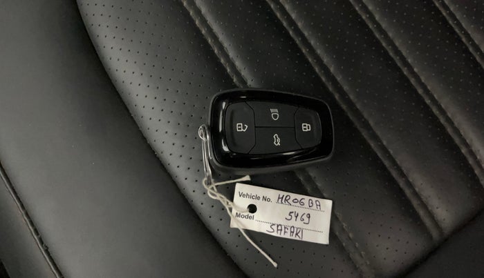 2022 Tata Safari XT PLUS, Diesel, Manual, 69,692 km, Key Close Up