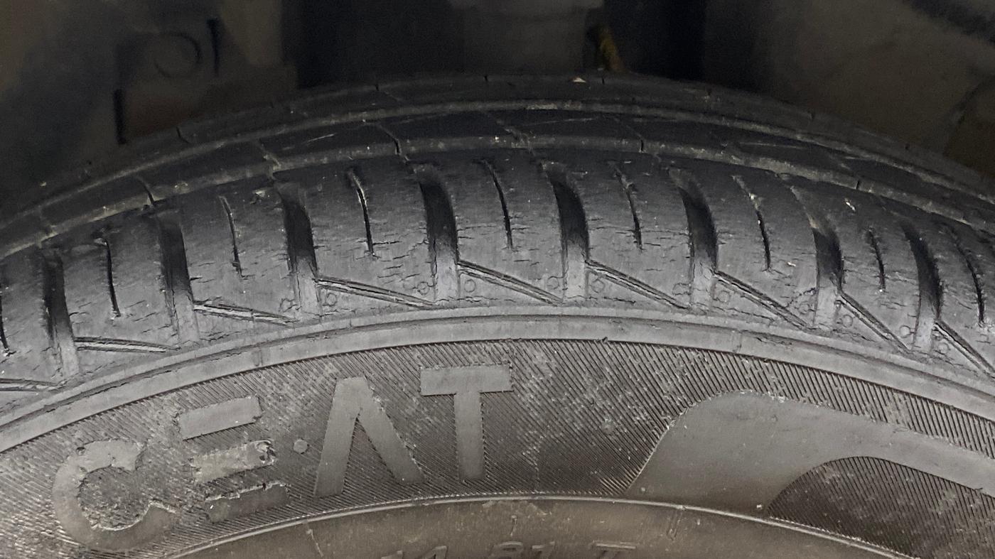 2020 Renault Kwid RXL 1.0 AMT, Petrol, Automatic, 30,191 km, Left Front Tyre Tread