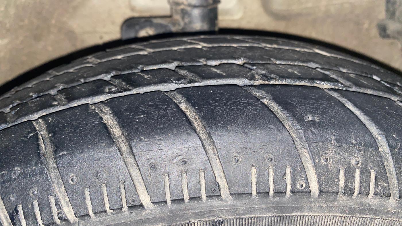 2016 Maruti Celerio VXI CNG, CNG, Manual, 1,09,958 km, Right Front Tyre Tread