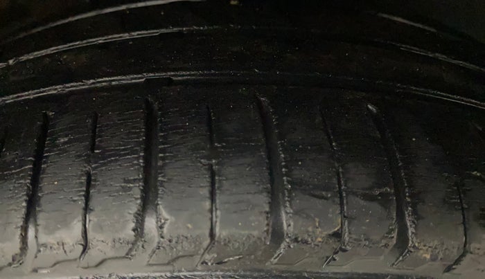 2017 Hyundai Verna 1.6 EX PETROL, Petrol, Manual, 42,658 km, Right Front Tyre Tread