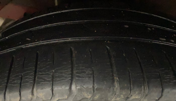 2017 Hyundai Verna 1.6 EX PETROL, Petrol, Manual, 42,658 km, Right Rear Tyre Tread