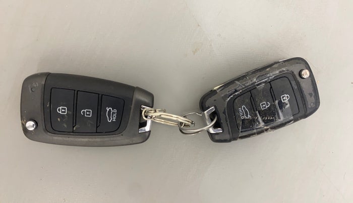 2017 Hyundai Verna 1.6 EX PETROL, Petrol, Manual, 42,658 km, Key Close Up