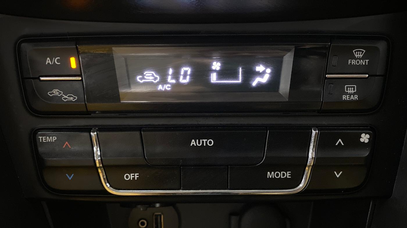 2020 Toyota URBAN CRUISER PREMIUM DUAL TONE AT, Petrol, Automatic, 14,262 km, Automatic Climate Control