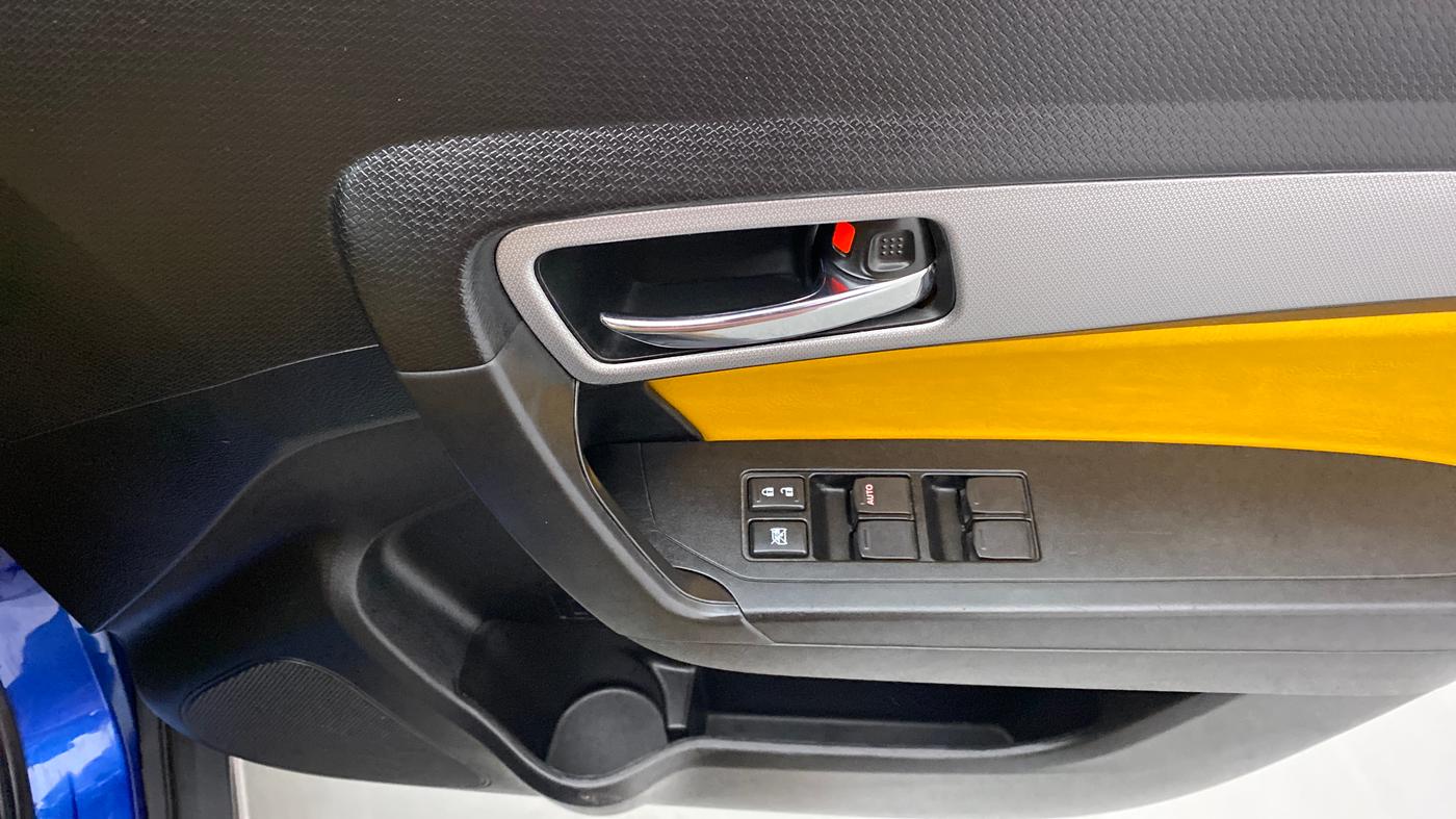 2020 Toyota URBAN CRUISER PREMIUM DUAL TONE AT, Petrol, Automatic, 14,262 km, Driver Side Door Panels Control