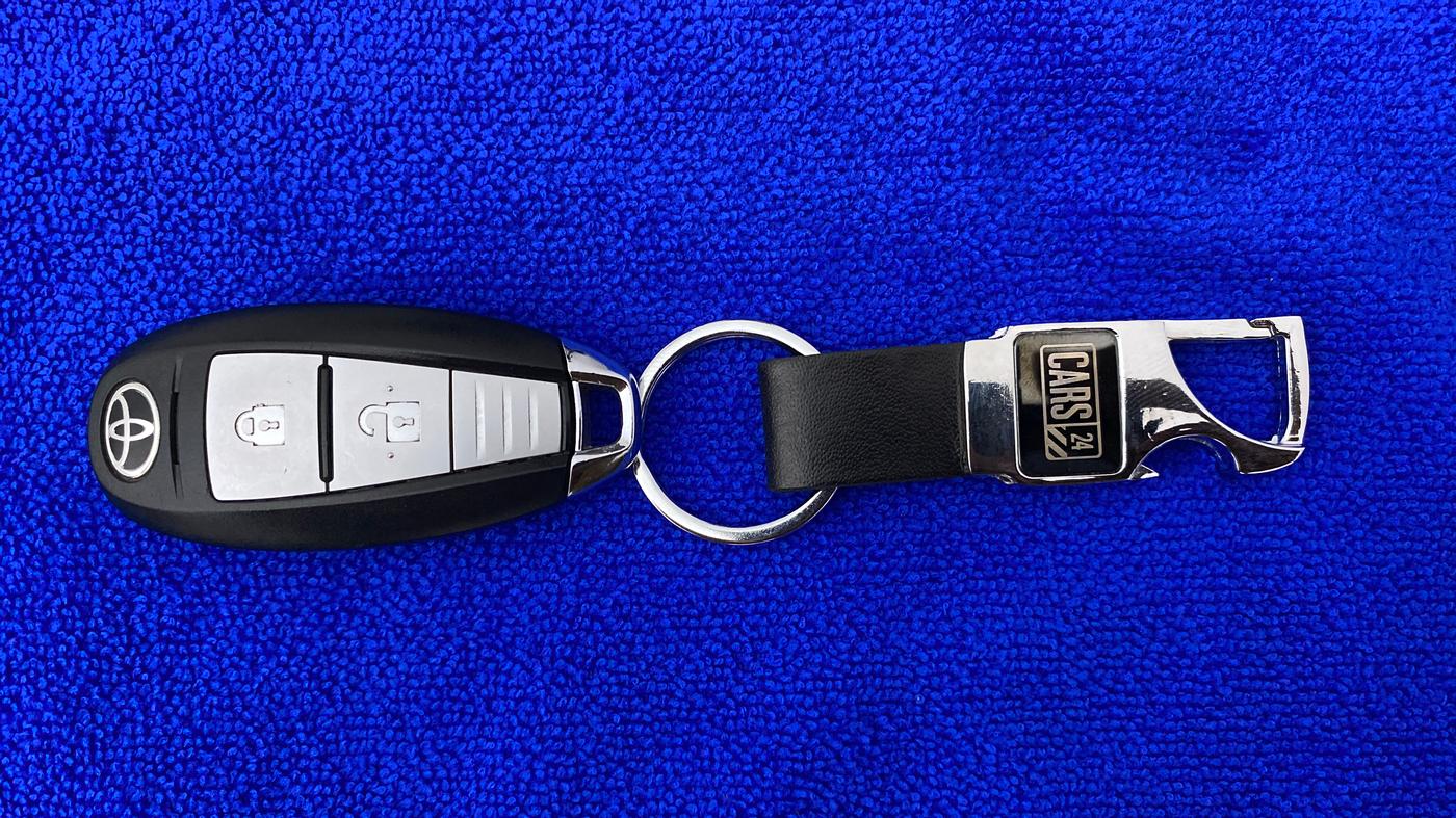 2020 Toyota URBAN CRUISER PREMIUM DUAL TONE AT, Petrol, Automatic, 14,262 km, Key Close Up