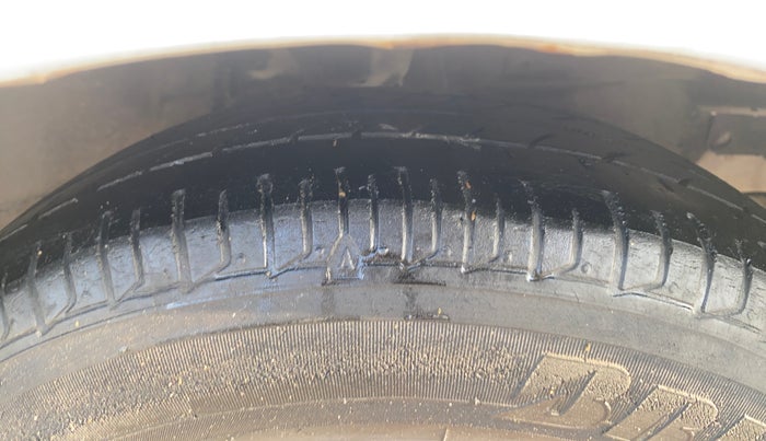 2014 Hyundai i10 SPORTZ 1.1, Petrol, Manual, 96,322 km, Right Front Tyre Tread