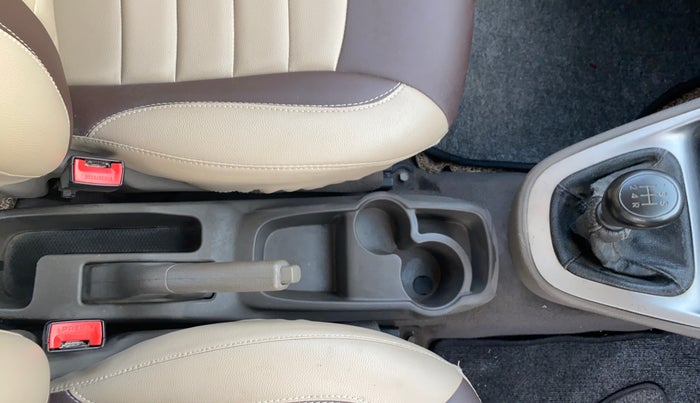 2014 Hyundai i10 SPORTZ 1.1, Petrol, Manual, 96,322 km, Gear Lever