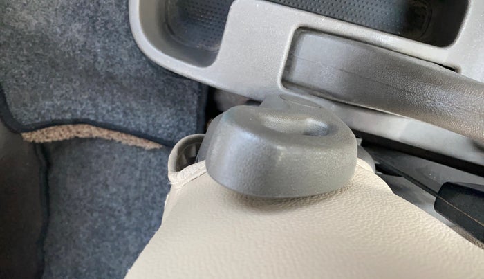 2014 Hyundai i10 SPORTZ 1.1, Petrol, Manual, 96,322 km, Driver Side Adjustment Panel