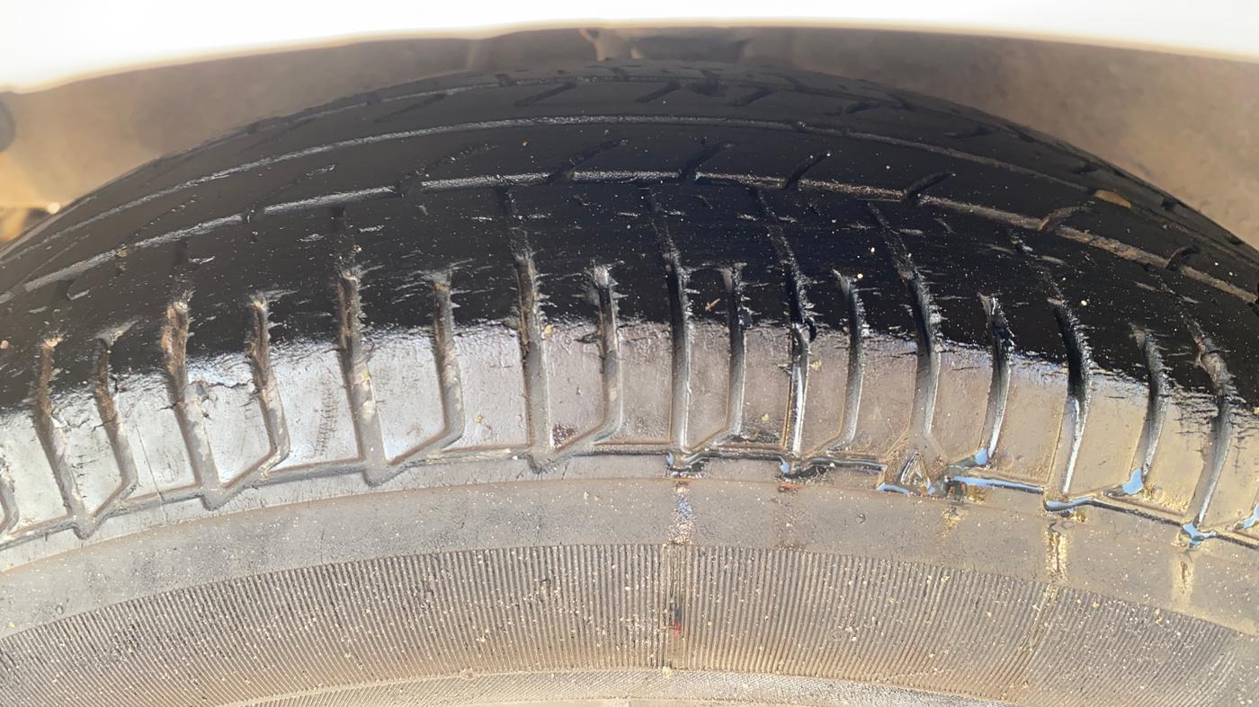 2014 Hyundai i10 SPORTZ 1.1, Petrol, Manual, 96,350 km, Left Front Tyre Tread