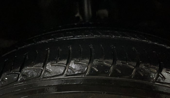 2019 Maruti Baleno DELTA PETROL 1.2, Petrol, Manual, 63,648 km, Right Front Tyre Tread