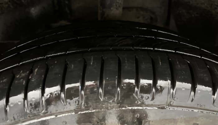 2021 Tata NEXON XZ PLUS PETROL, CNG, Manual, 1,11,291 km, Left Front Tyre Tread