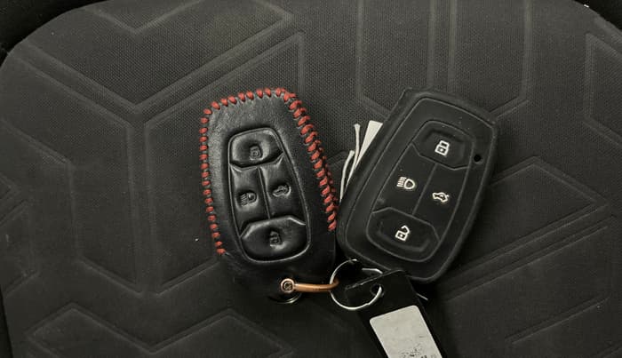 2021 Tata NEXON XZ PLUS PETROL, CNG, Manual, 1,11,291 km, Key Close Up