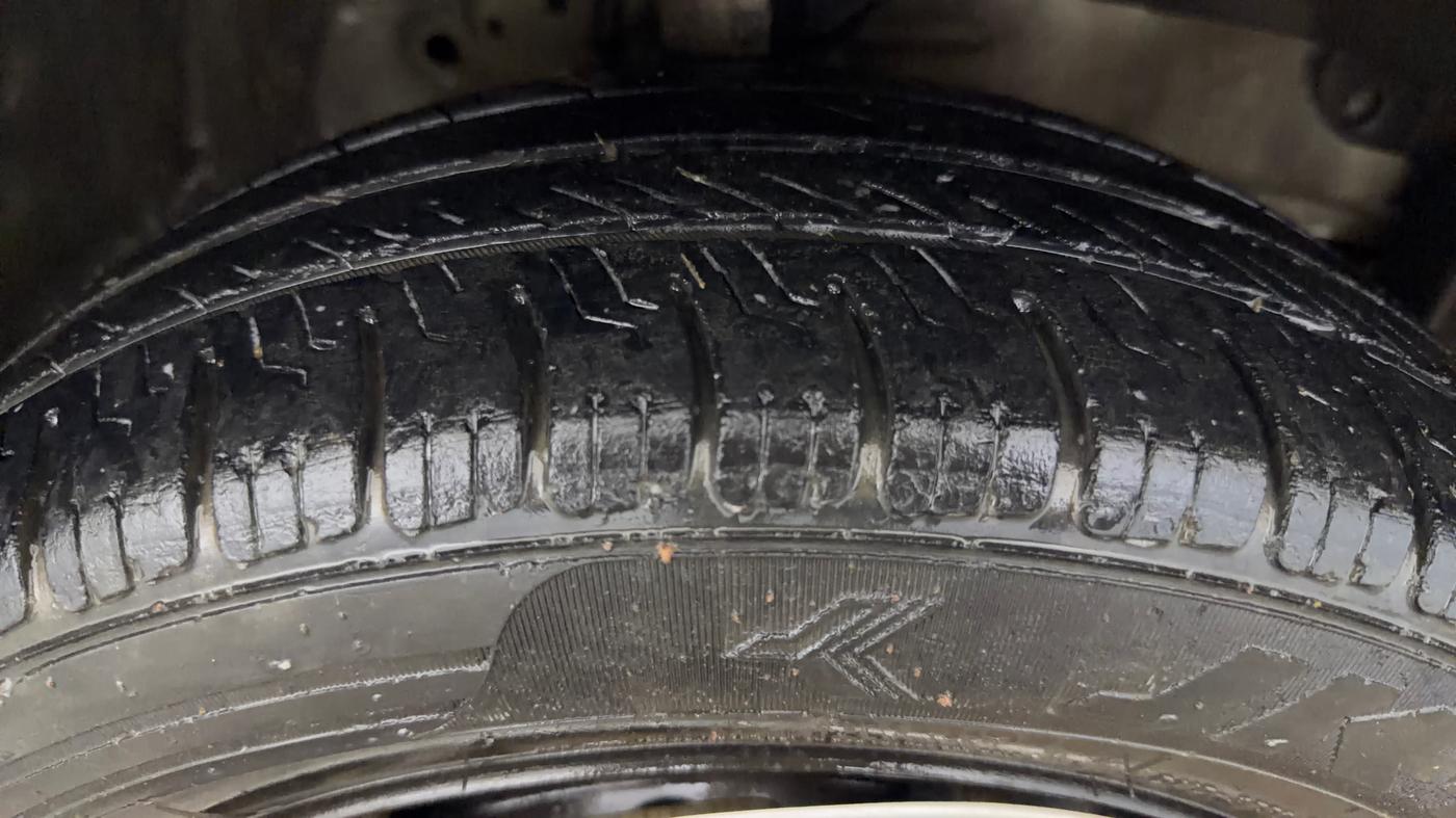 2015 Honda Brio S MT, Petrol, Manual, 92,576 km, Right Front Tyre Tread