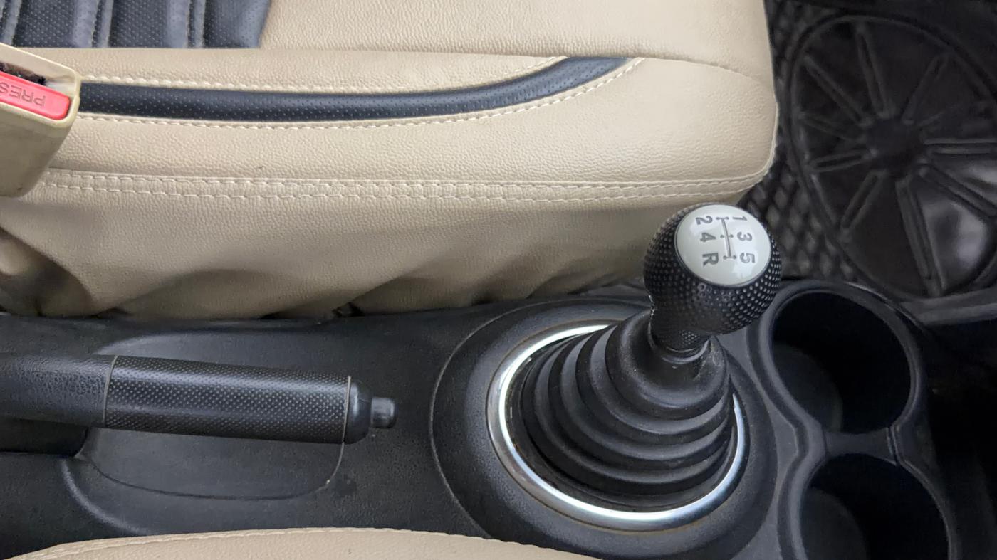 2015 Honda Brio S MT, Petrol, Manual, 92,576 km, Gear Lever